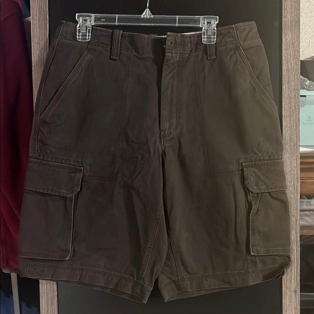 GAP Brown Cargo Shorts with Classic Utilitarian Design
